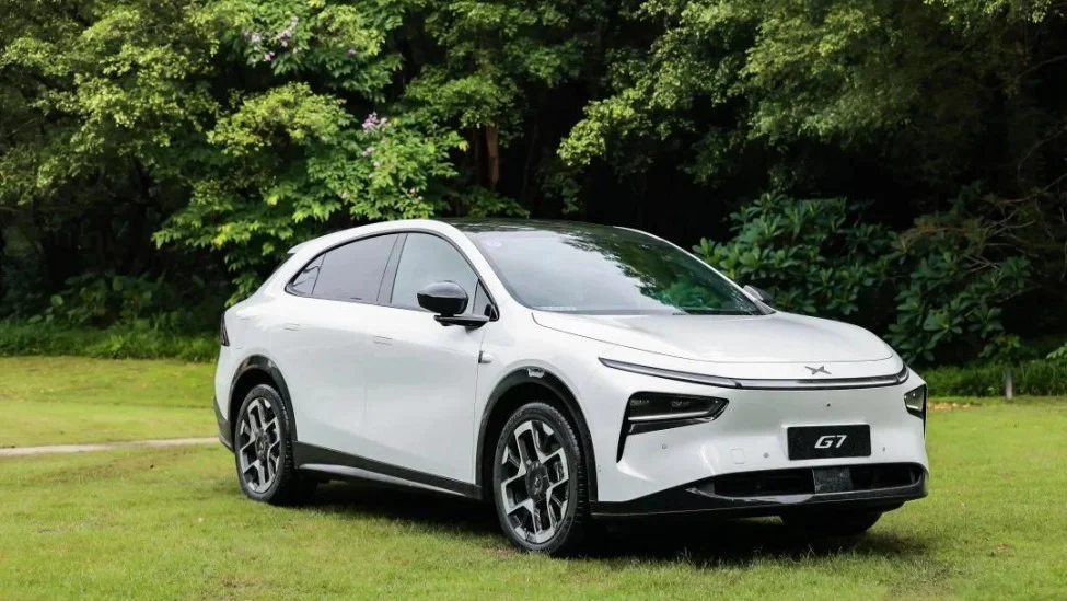 小鹏q2全线暴涨：交付200%营收125%，何小鹏剧透纯视觉robotaxi
