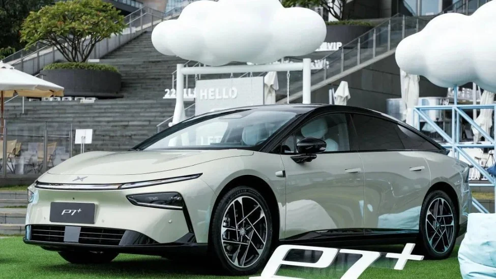 小鹏q2全线暴涨：交付200%营收125%，何小鹏剧透纯视觉robotaxi