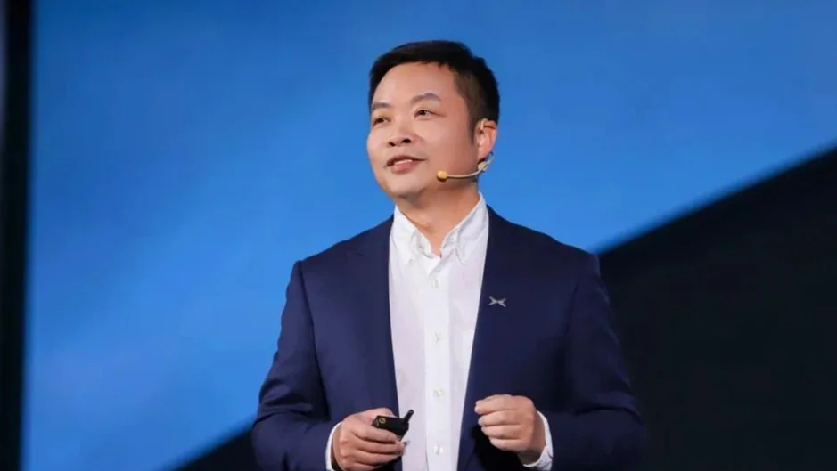 小鹏q2全线暴涨：交付200%营收125%，何小鹏剧透纯视觉robotaxi